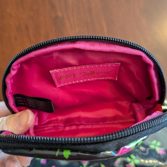 Betsey Johnson set of two cosmetic bags - Picture 5 of 10